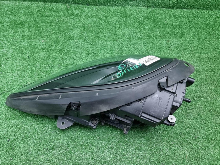 Фара правая Porsche Macan 95b (2018-2021) LED