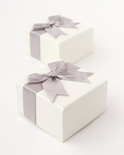 Футляр картонный с бантиком, серия "ВИКТОРИЯ", 70х70х42 мм