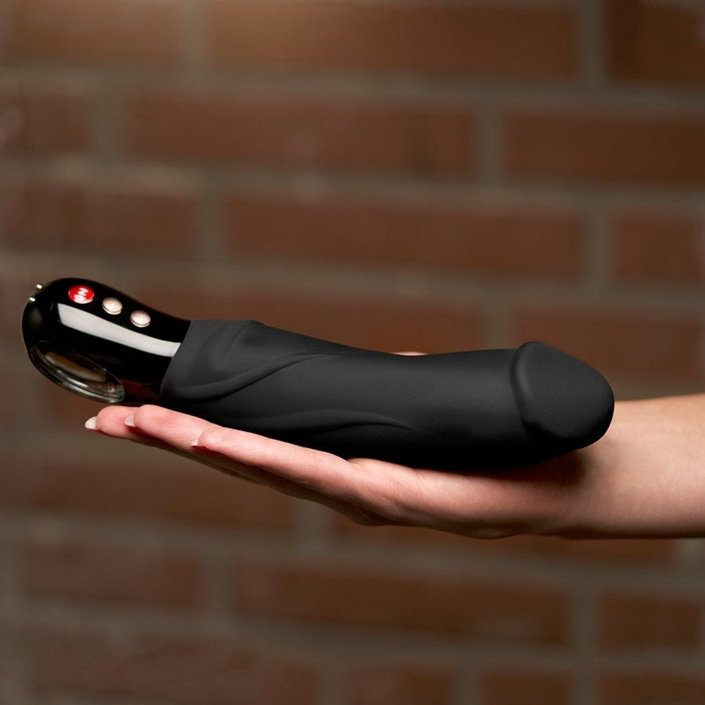 Чёрный вибратор Big Boss Black Line - 23,5 см. (Цвет: черный)