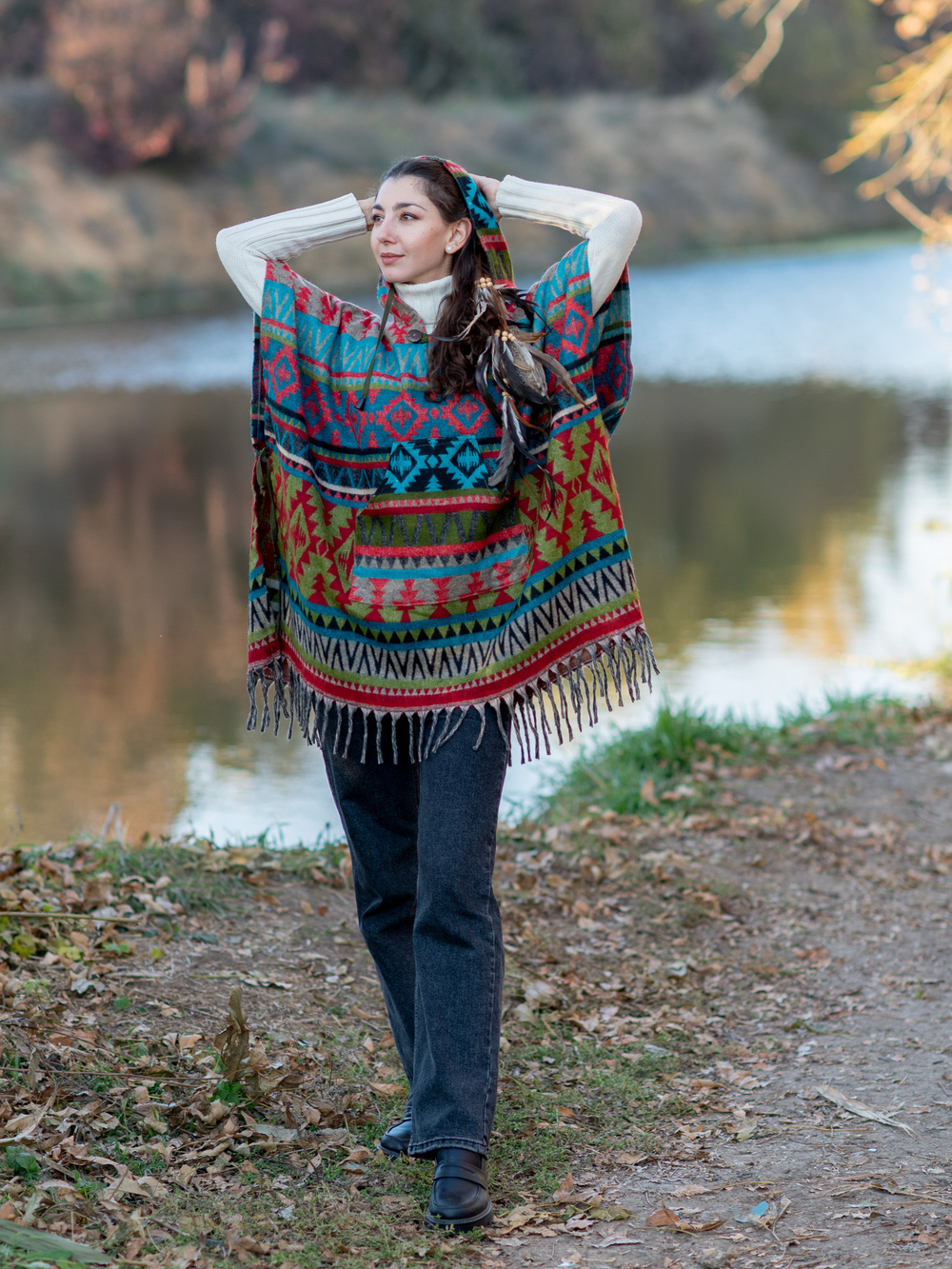 Пончо шерстяное с орнаментом