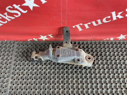 Кронштейн передней рессоры правый