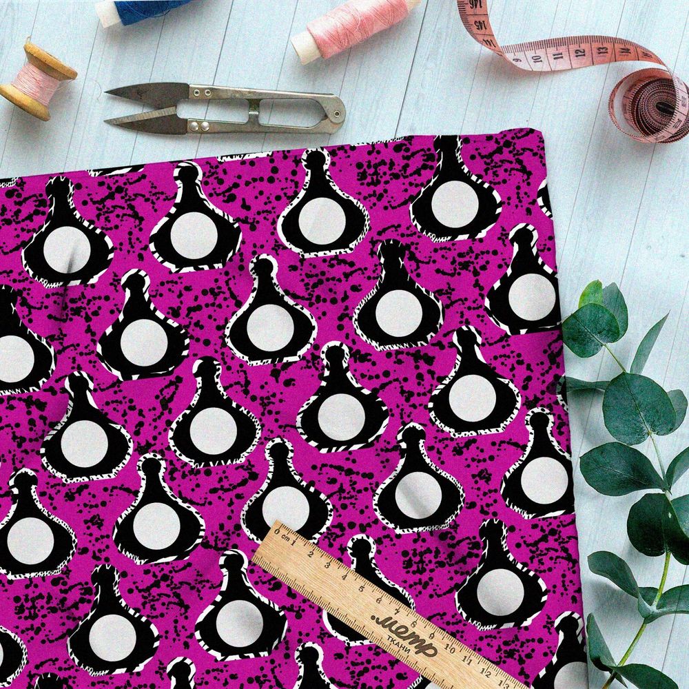 Ткань блэкаут чёрно0белые кегли на розовом фоне