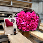 букет Ив Пьяже 15 роз (h = 30 см) + эфирное масло Розы дамасской (Rosa × damascena) 1 мл (25 капель)