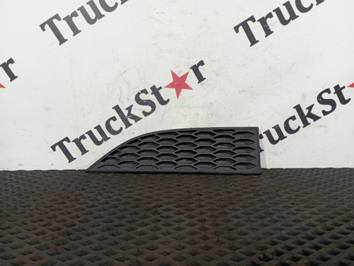 Накладка бампера правая