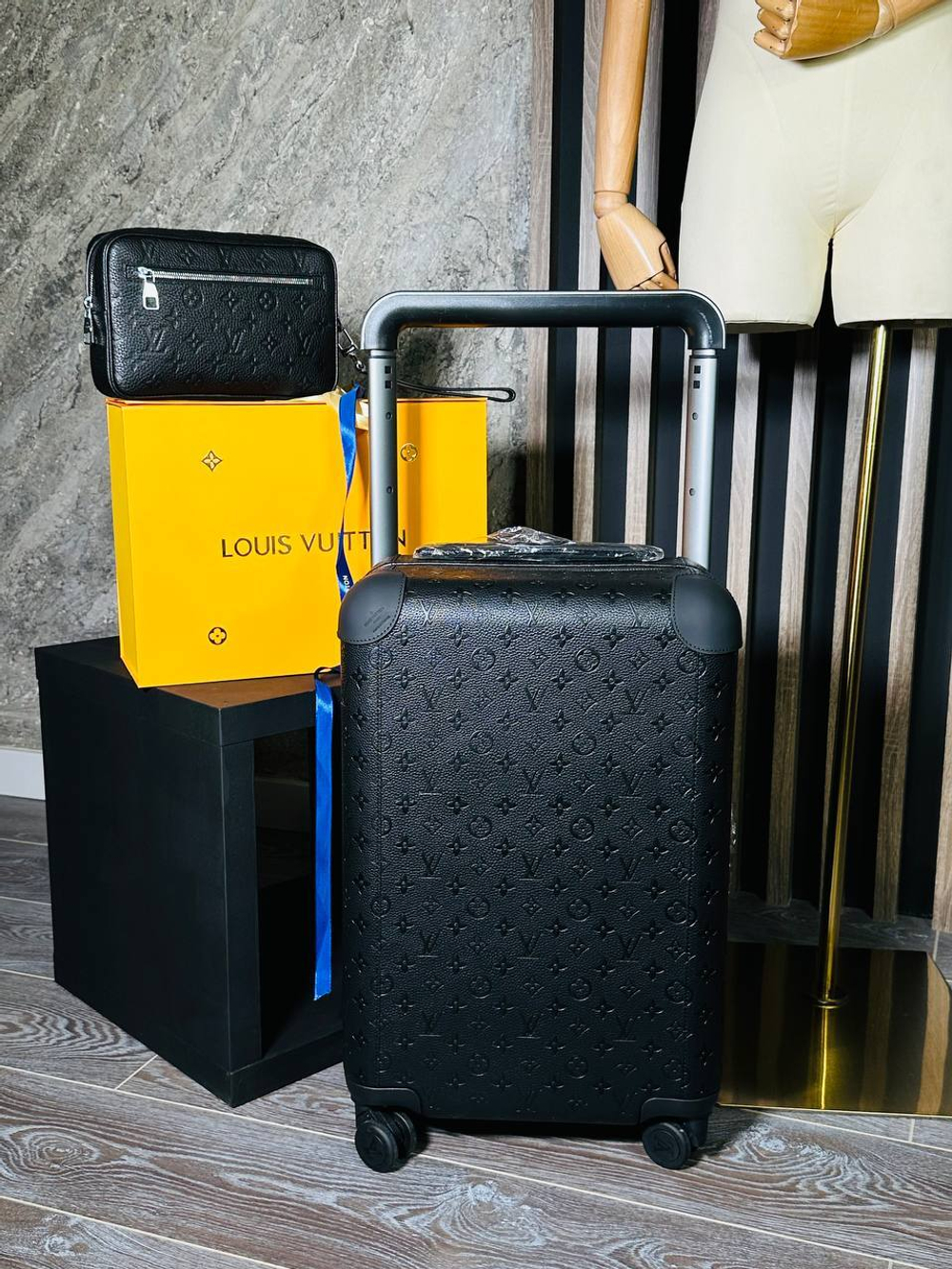 Чемодан Louis Vuitton, арт. 73698