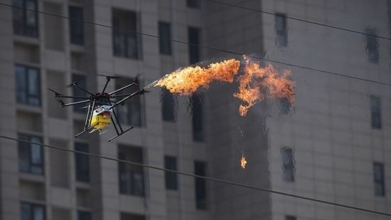 Дроны в пожаротушении: история, нюансы, особенности