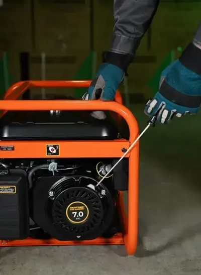 Электрогенератор бензиновый электростанция PFG 4500 PRO (4-х тактный двигатель, 4.875 кВа полная мощность, 220 В/12 В, 3/3,5 кВт, 50 Гц, 7 л.с, РУЧНОЙ СТАРТЕР) 3квт рамочный