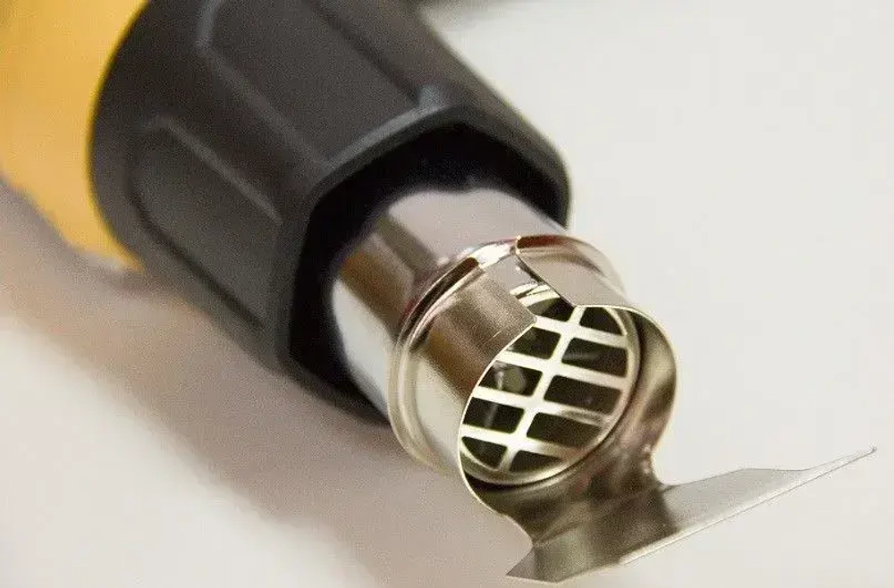 Фен промышленный-строительный Partnertool PHG2200ESET, 2.2кВт, с ПЛАВНОЙ регулировкой температуры 600С, 500л/мин, 4насадки, КЕЙС, профессиональная серия