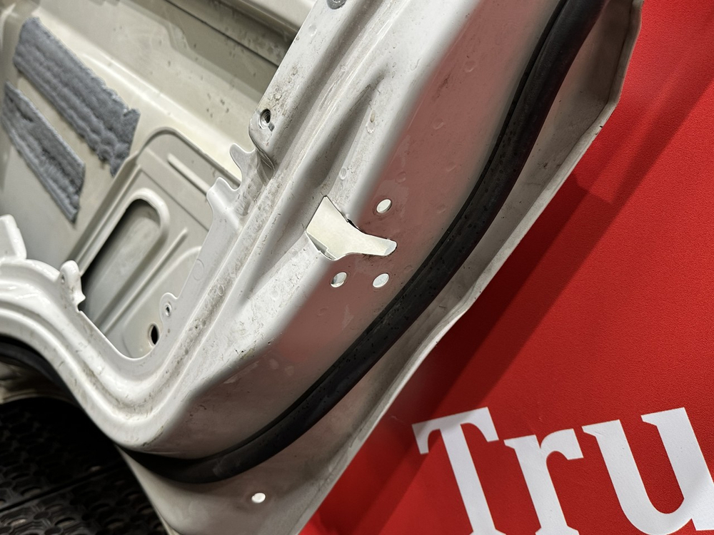 Дверь правая каркасом