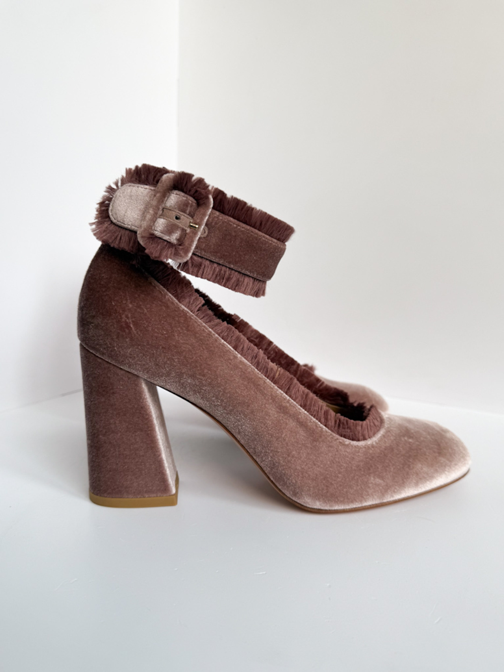 Новые бархатные туфли Stuart Weitzman, 39