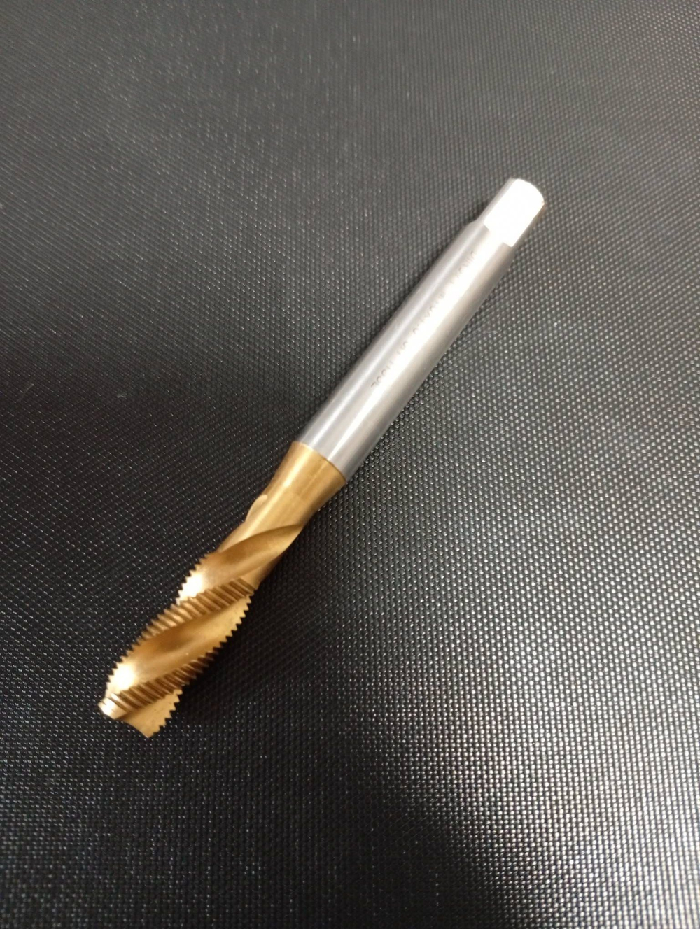 Метчик машинно-ручной М10х1.5 DIN 371 HSSE для глухих отверстий с винтовой канавкой с покрытием TiN