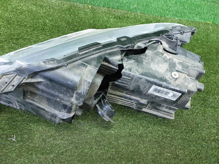 Битая Фара правая Geely Atlas (2016-2022) LED