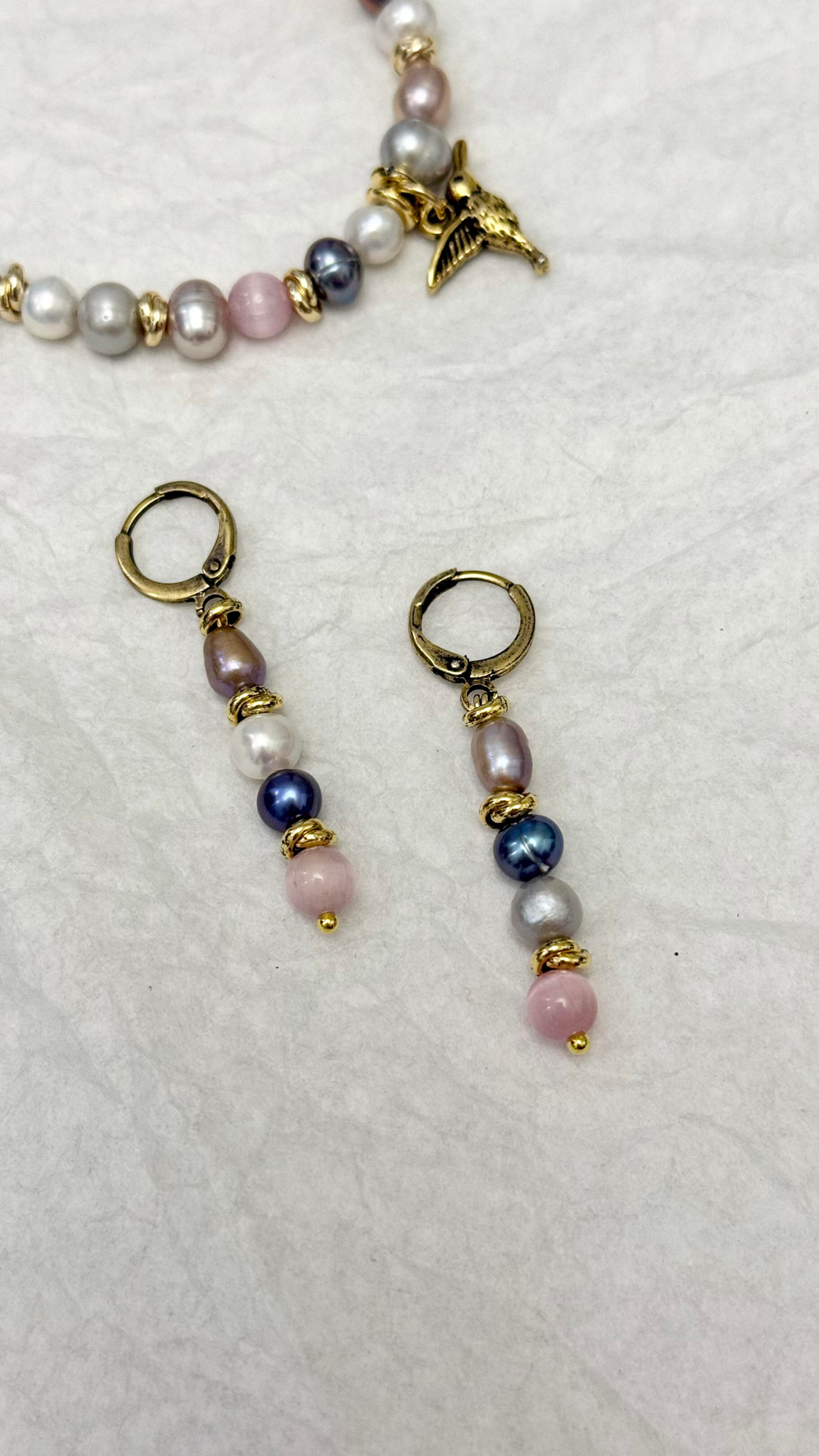 Серьги длинные из натурального жемчуга и кошачего глаза, оттенок золото, замок левербек