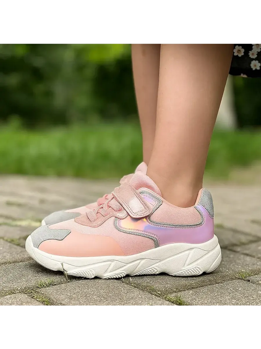 Кроссовки для девочки.