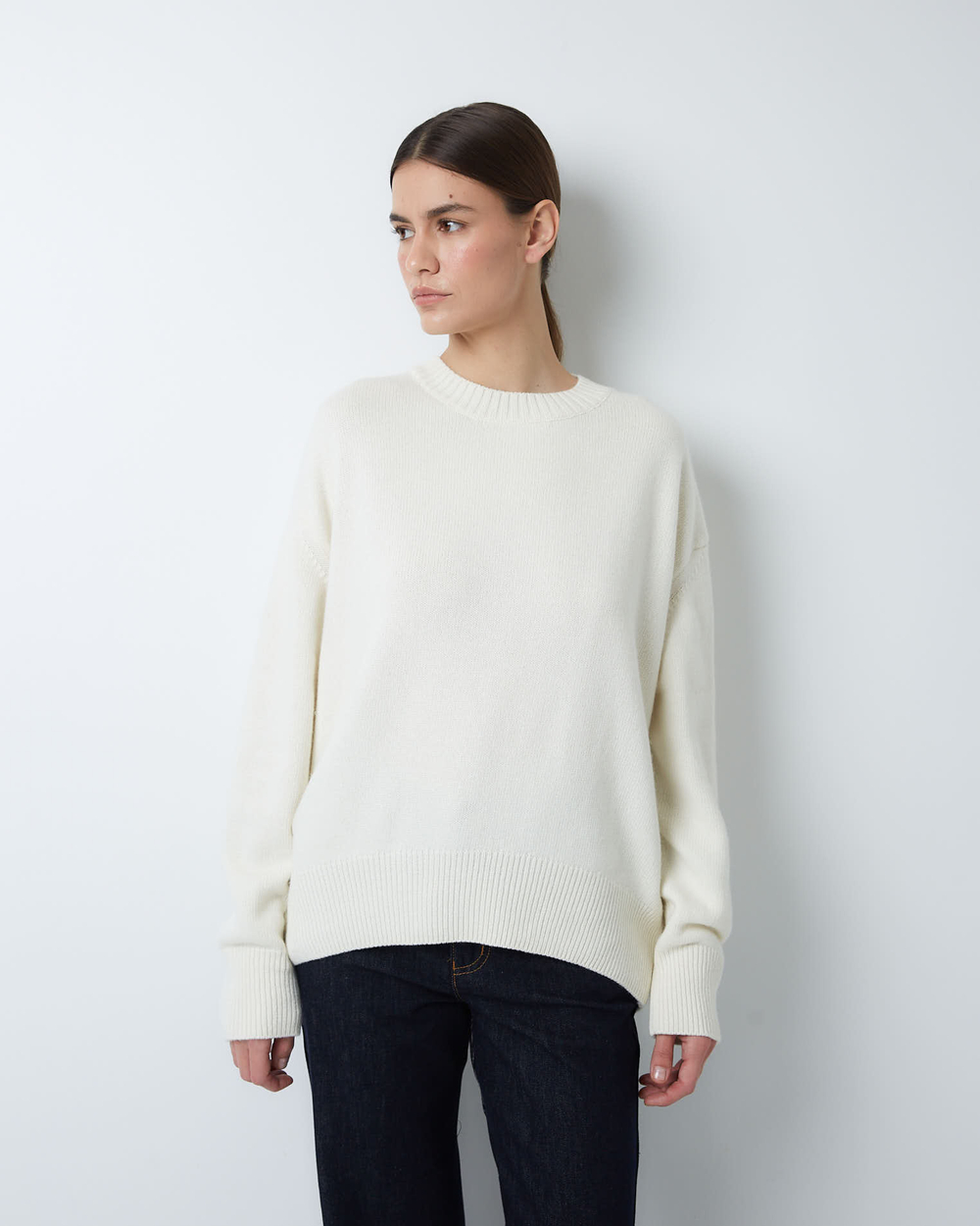 Джемпер из смесового кашемира с круглым вырезом молочный