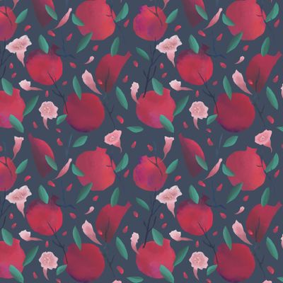 Гранат на темном