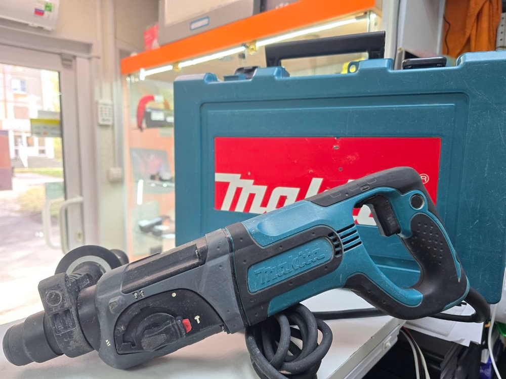 Перфоратор Makita HR2475