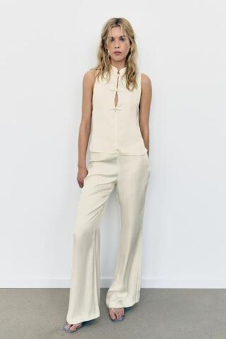 ZARA АТЛАСНЫЕ БРЮКИ FLARE, ЖЕЛТОВАТО-БЕЛЫЙ