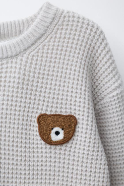 ZARA ВАФЕЛЬНЫЙ ДЖЕМПЕР С НАШИВКОЙ В ВИДЕ МИШКИ, СВЕТЛО-СЕРЫЙ