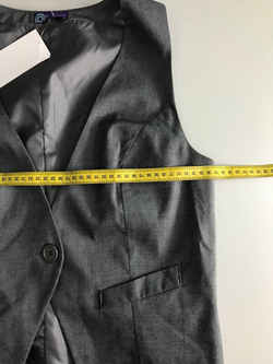 Жилетка в классическом дизайне, маркировка 42, визуально на 50 размер