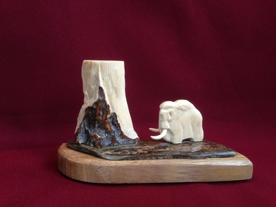 Мамонт у скалы, фигурка