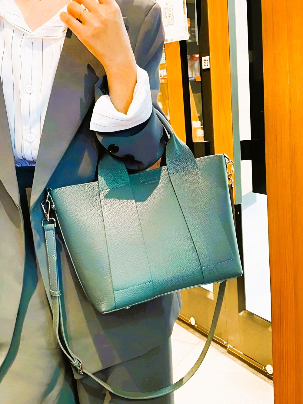 женская сумка на плечо из натуральной кожи