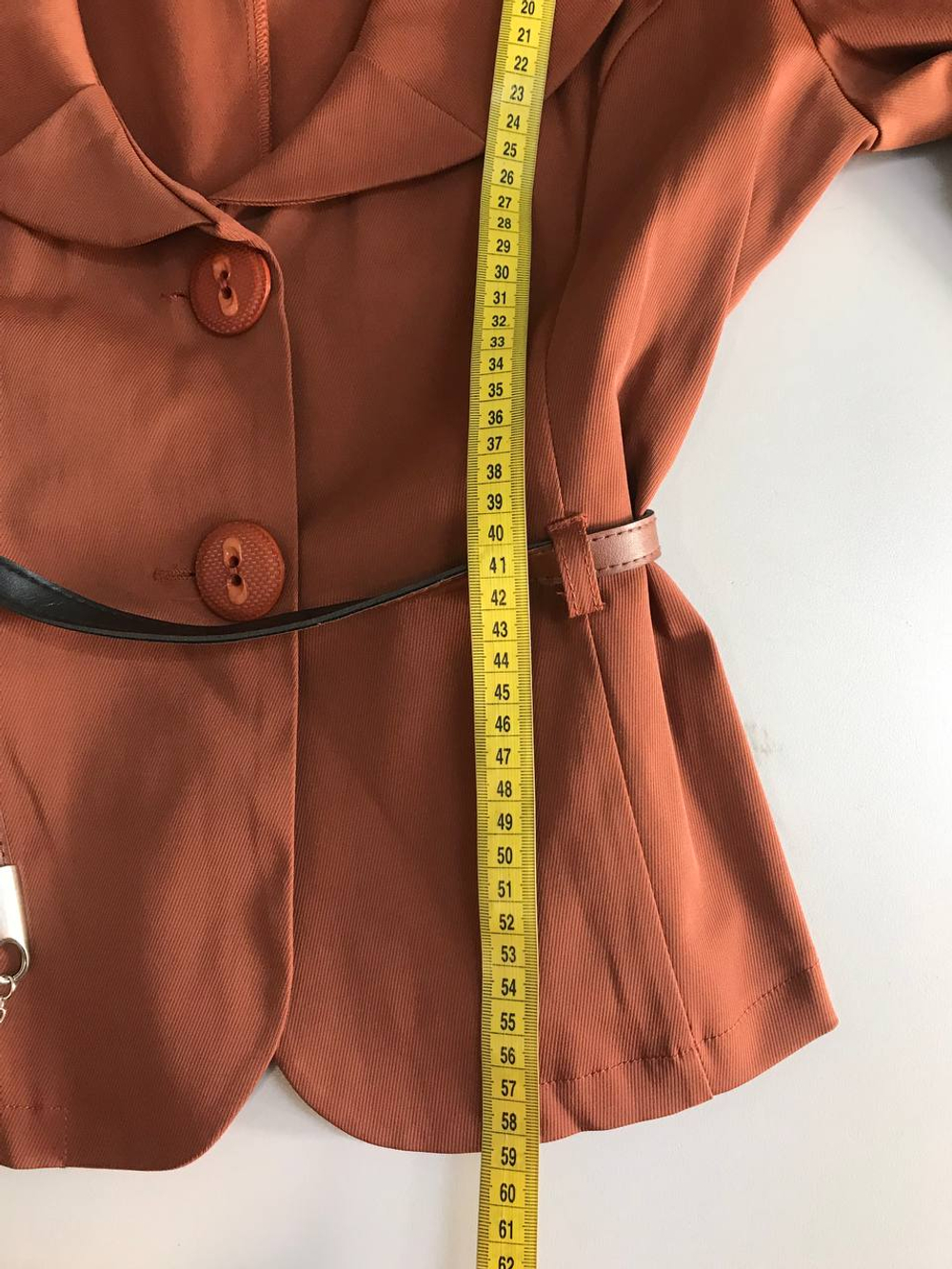 Пиджак с акцентом на талии, визуально на 42 размер