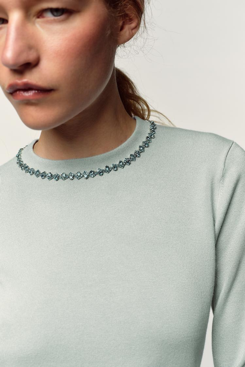 ZARA ВЯЗАНЫЙ ДЖЕМПЕР СО СТРАЗАМИ, ВОДЯНИСТО-ГОЛУБОЙ