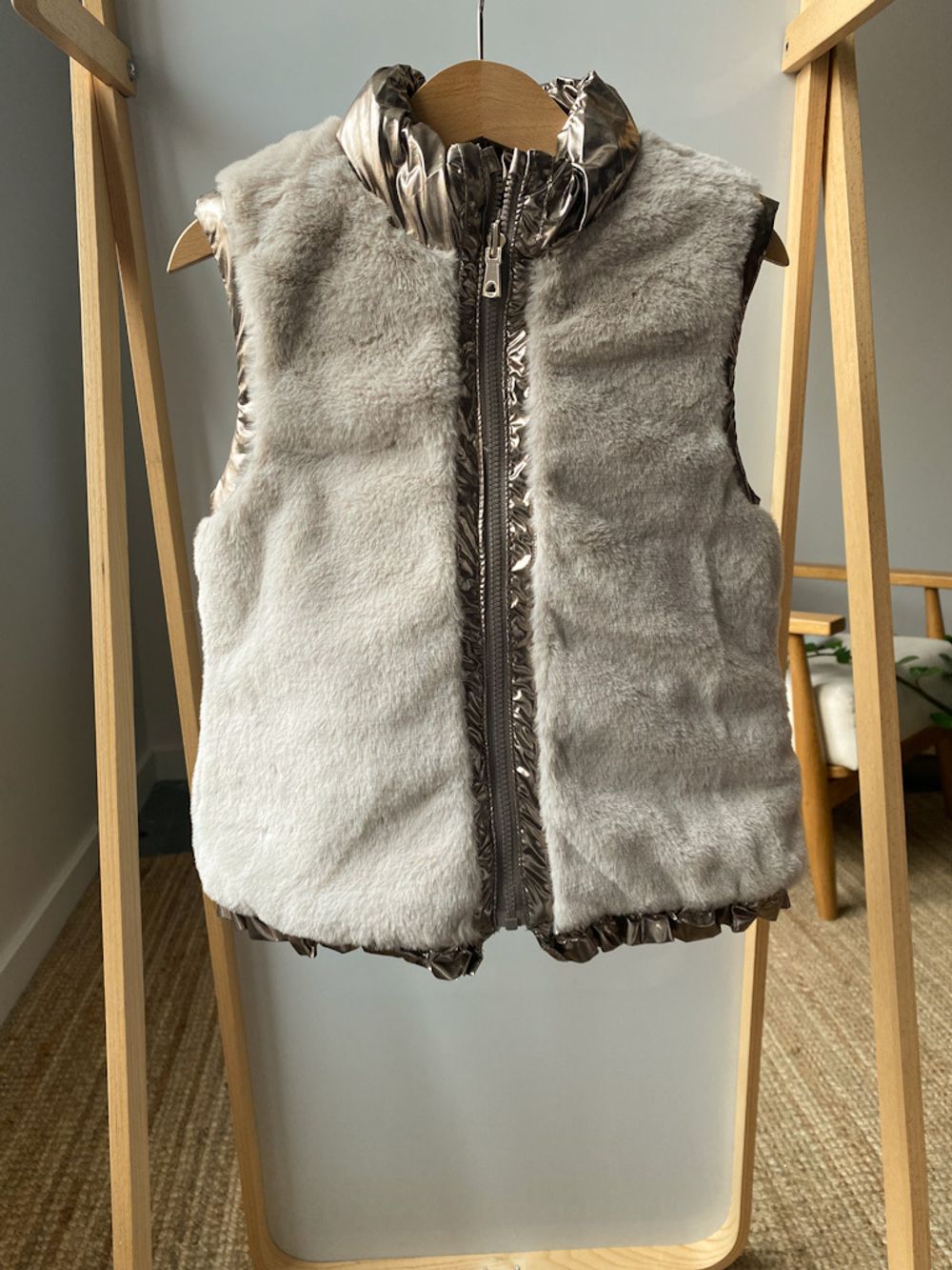 Новый жилет Mayoral 2хсторонний, 104