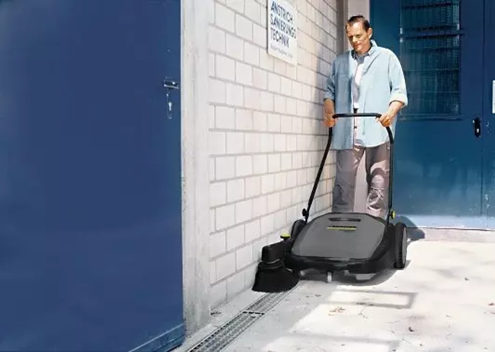 Подметальная машина Karcher KM 70/20 С 1.517-106.0