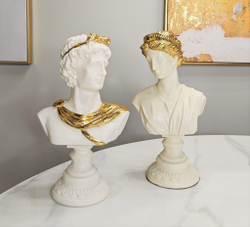 Статуэтка Figurine female