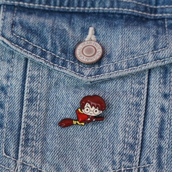 Значок металлический "Гарри Поттер" на метле