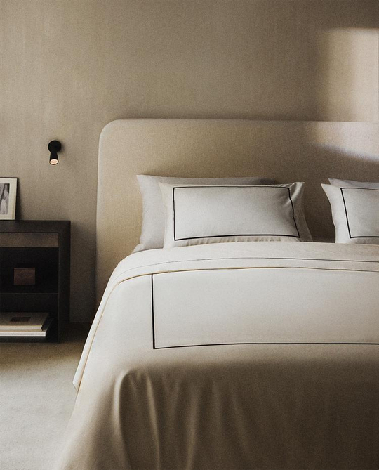 ZARA HOME ПОДОДЕЯЛЬНИК ИЗ САТИНА С ОКАНТОВКОЙ, БУРГУНДИ