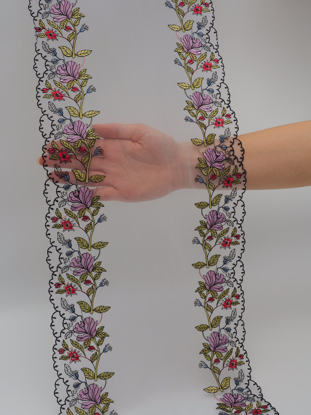 Вышивка на сетке серо-голубая с мультиколор неэластичная ширина 25 см