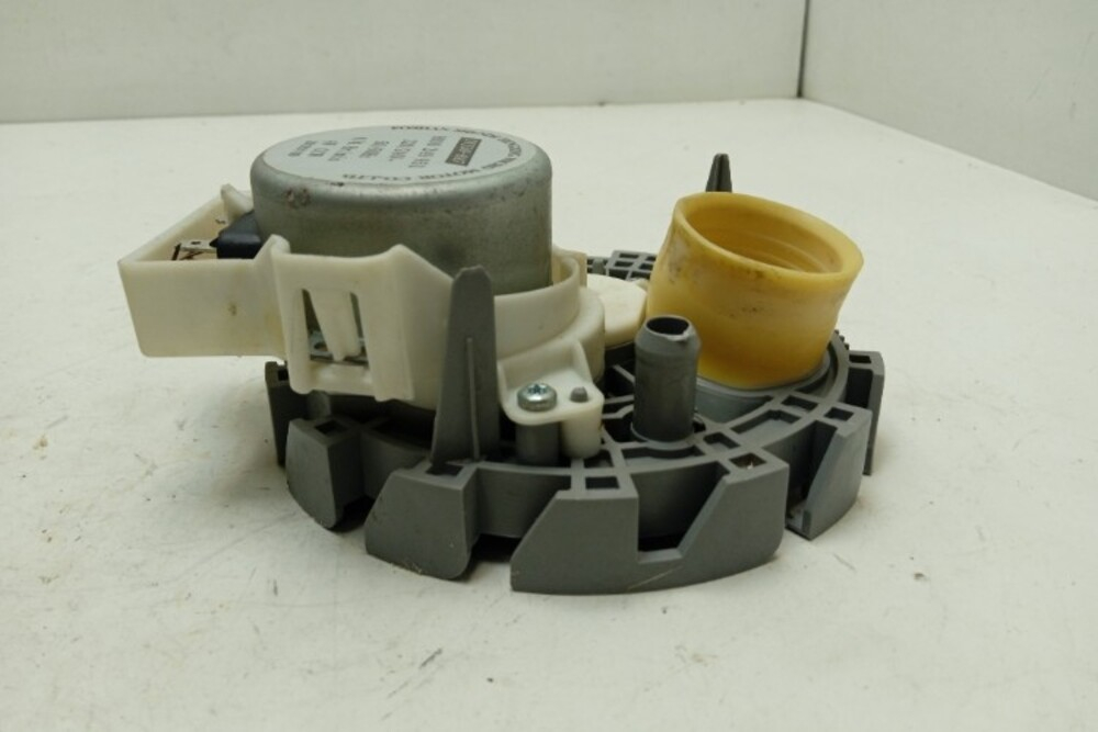 SRV53M00RU/06 ктп18 Распределитель потока для посудомоечной машины Bosch 9000461082 б/у