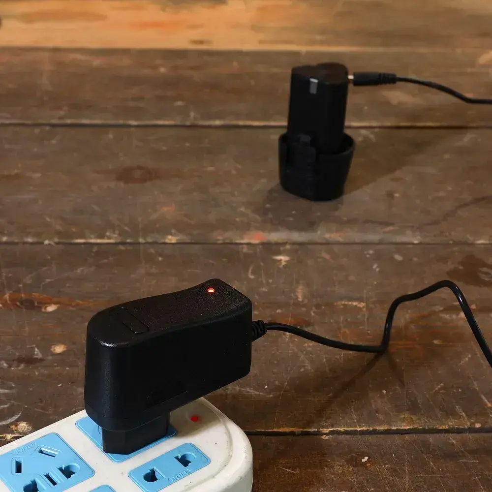 Зарядное устройство DC 12V, 12В, Li-ion