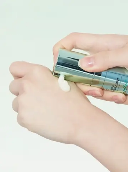 VT Cosmetics Сыворотка с микроиглами и ретинолом для лифтинга и обновления кожи Reti-A Reedle Shot 100 50 мл