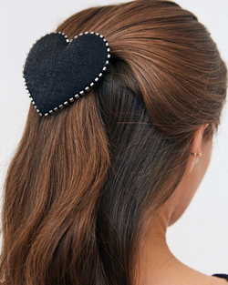 Заколка-сердце с серебристой отстрочкой