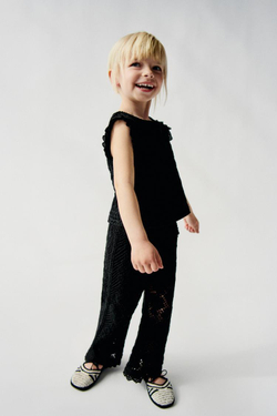 ZARA ТРИКОТАЖНЫЙ ТОП ИЗ КРУЖЕВА КРОШЕ, ЧЕРНЫЙ