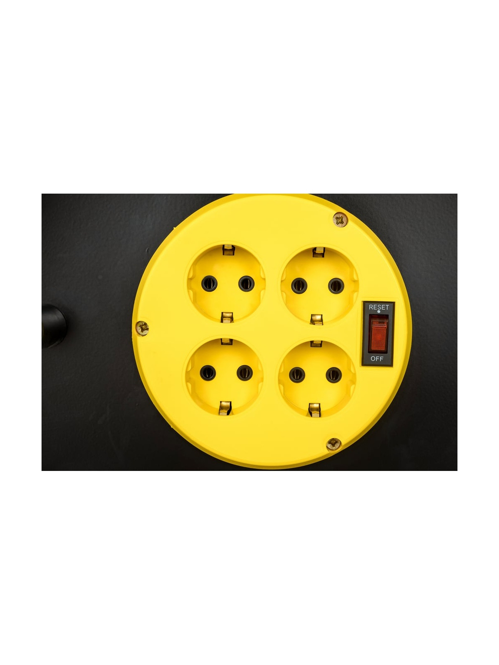 Силовой удлинитель Inforce на катушке, 4 гнезда, с/з КГ 3х2,5 16A 30м IP20 GRANITE ZG 09-15-11