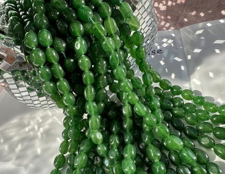 Нить бусин из тонированного кварца 7-8мм (галтовка)