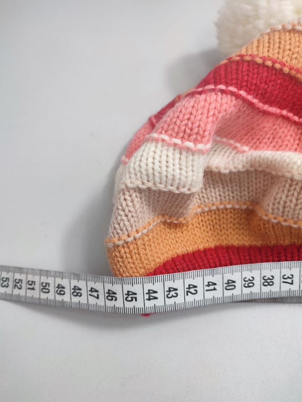 Шапка яркая красивая