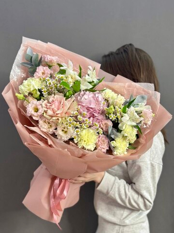 Авторский букет в кремовой гамме