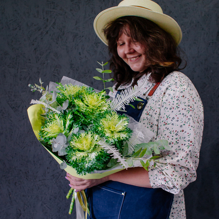 55. Дерзкий букет в зеленых оттенках с брассикой