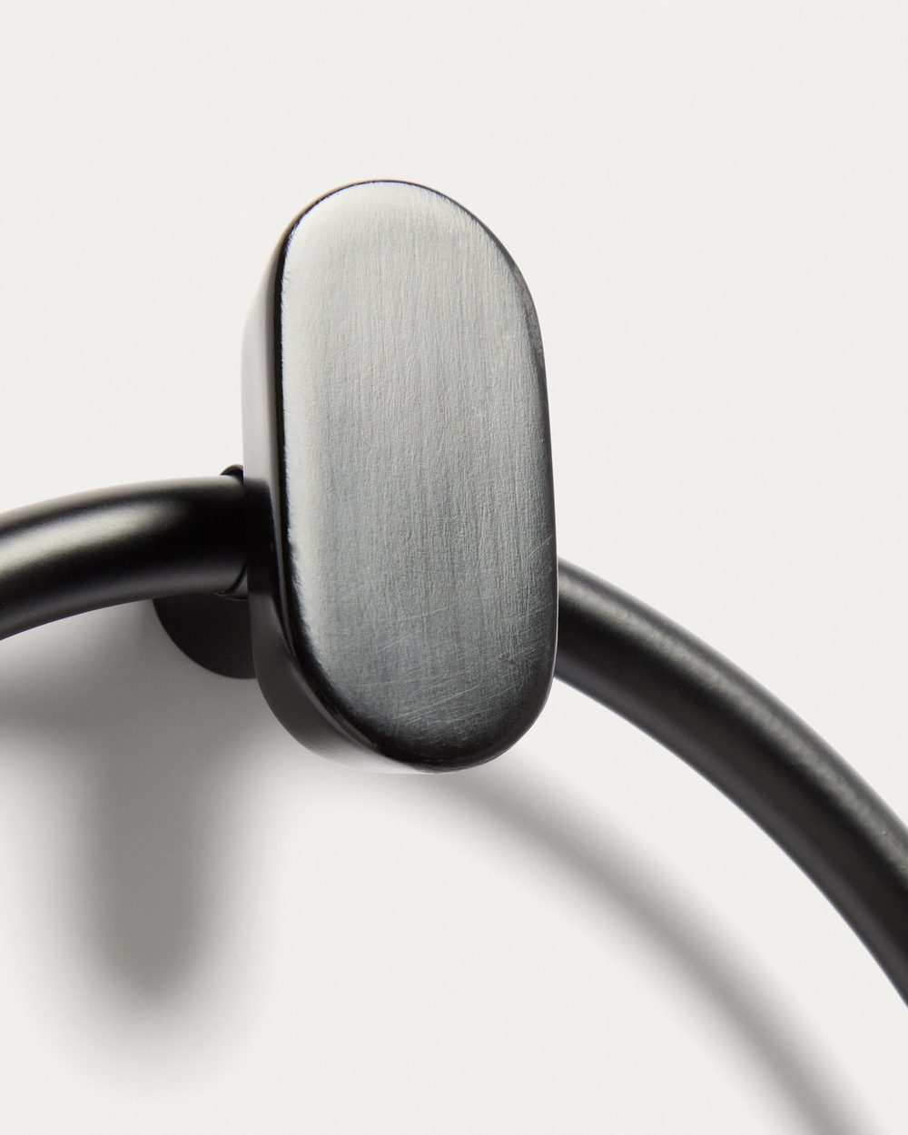 Кольцо для полотенца Arely из черного металла