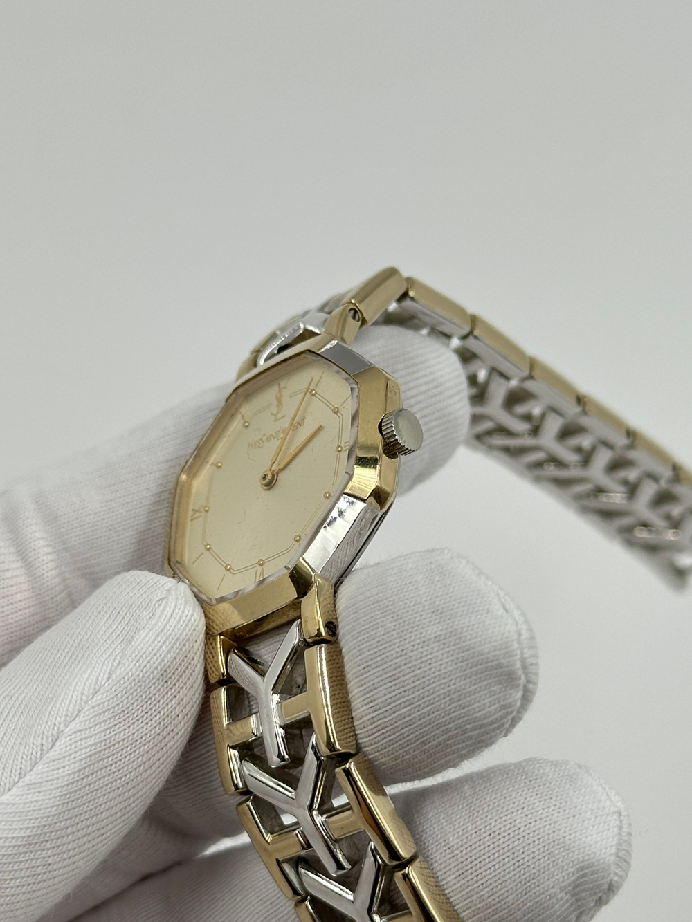 Часы Yves Saint Laurent