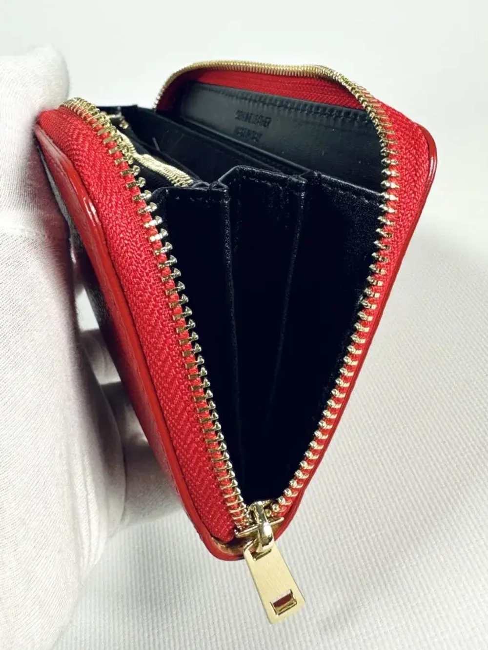 Женский красный кошелек на молнии