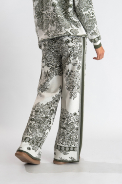 Костюм с узором