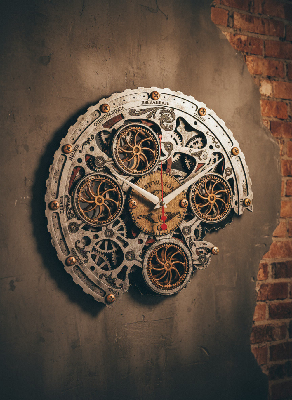 Часы WOODandROOT Automaton Bite 1682 с отражающим фоном и четырьмя шестерёнками в отделке под старый металл на кирпичной стене в стиле лофт