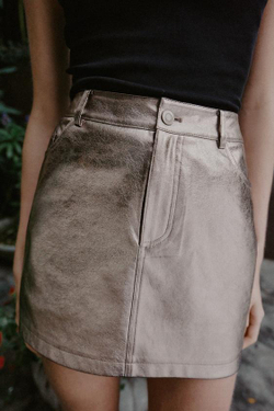 ZARA МИНИ-ЮБКА ИЗ ИСКУССТВЕННОЙ КОЖИ, СЕРЕБРИСТЫЙ